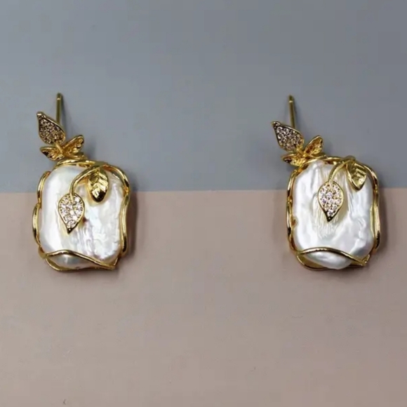 Handcrafted Artistic Natural Freshwater Baroque Pearl Set. - Picture 6 of 8